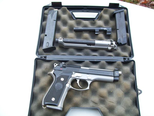 BERETTA MODEL 96G 40 S&W 3 BARRELS - Image 2